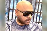 Chiranjeevi bald head, Chiranjeevi Instagram, chiranjeevi surprises tollywood in a new look, Kcr