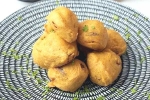 Aloo Pyaaz Pakode snacking, Aloo Pyaaz Pakode, aloo pyaaz pakode recipe and preparation, Soori